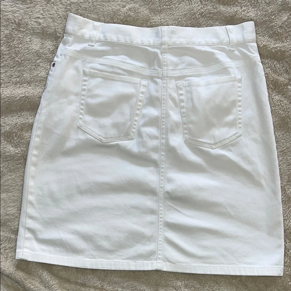 Ann Taylor White Knee-Length Pencil‎ Skirt